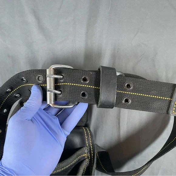 DEWALT Tool Bag Belt Buckle Black Yellow Tape Holder Carpenter Utility - Picture 5 of 5